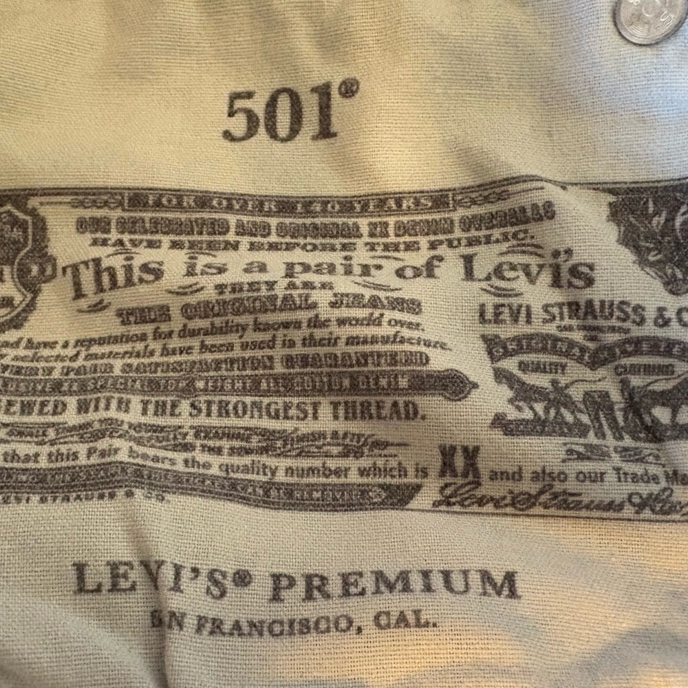 Levi’s 501 Denim Shorts with Frayed Edges Size 27 - Picture 6 of 8